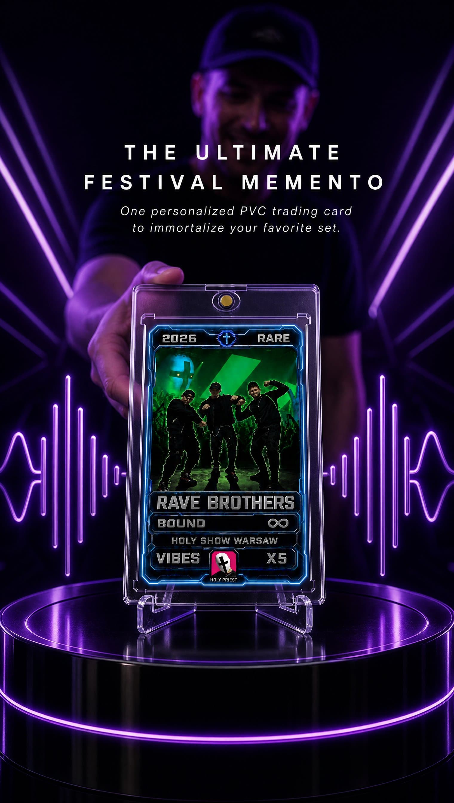 Karta RaveAdventure w Top Holderze na stojaku, prezentowana jako pamiątka z festiwalu